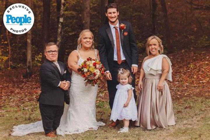 Dive Into The Remarkable World Of Elizabeth Johnston From "7 Little Johnstons":