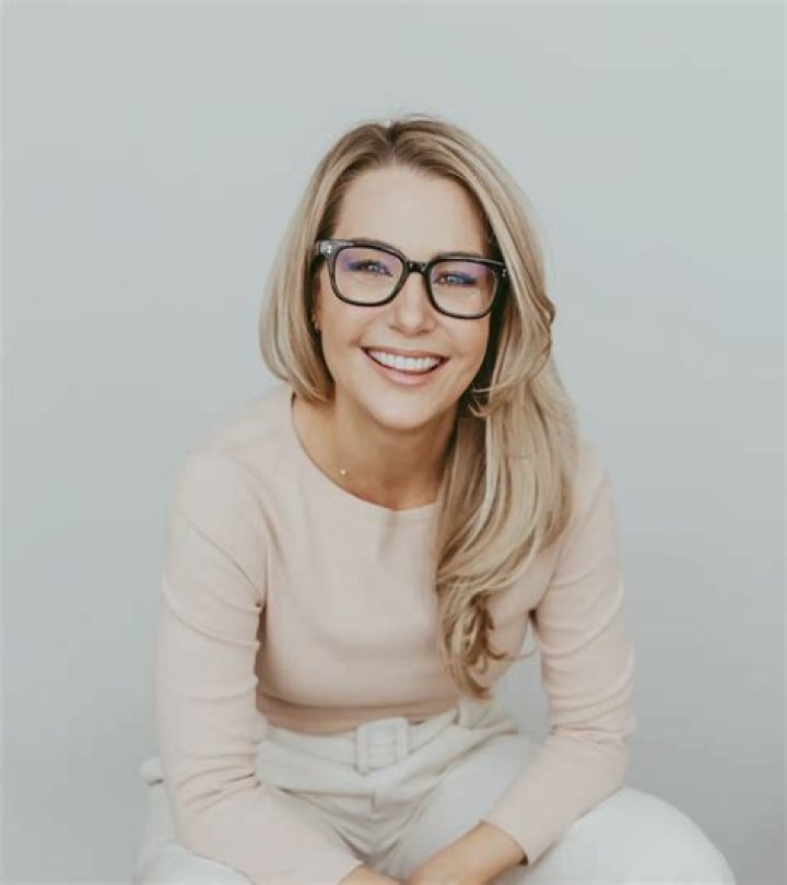 Dr. Shannon Curry ·