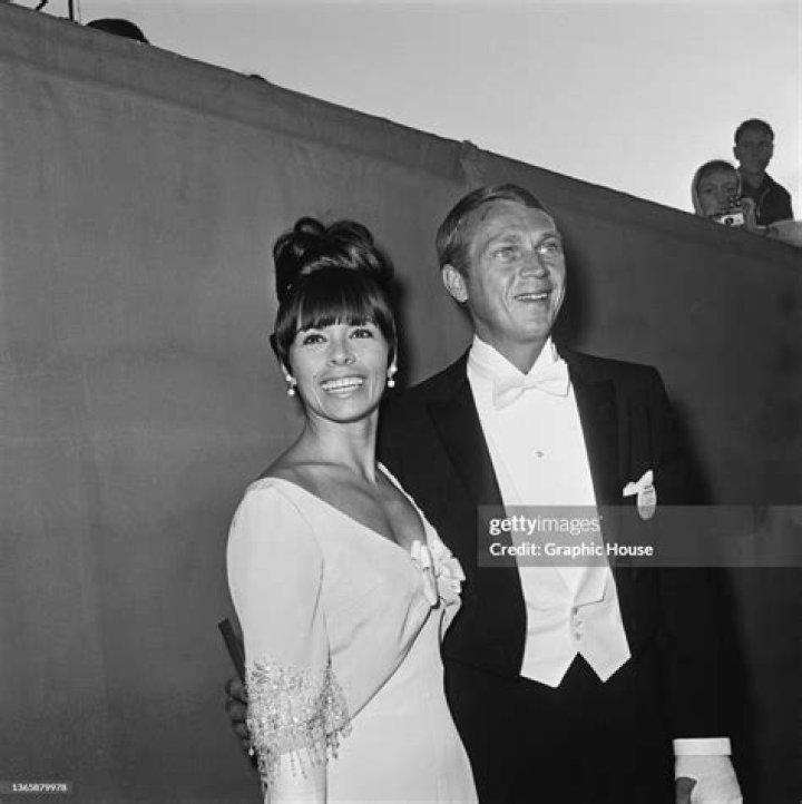 Neile Adams ·